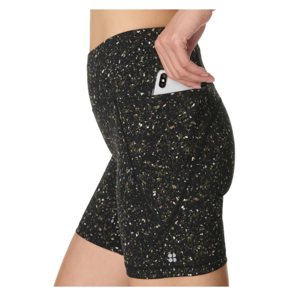 Sweaty Betty Power 6" Biker Shorts in Green Ditsy/Terrain Print SS26